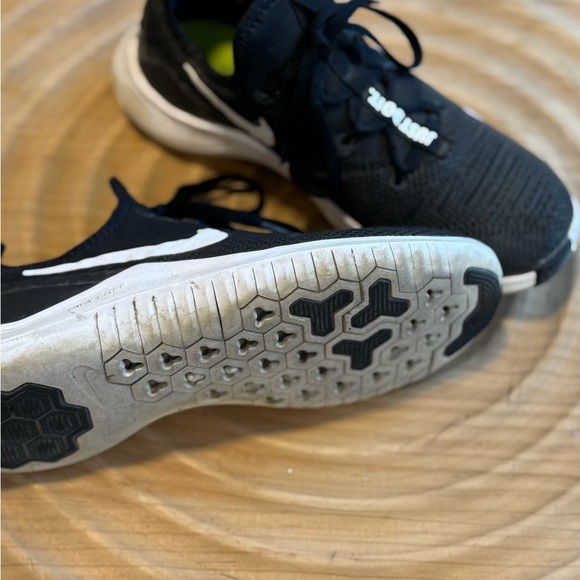 Nike Black Trainiy Shoes - Picture 3 of 4